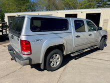 Load image into Gallery viewer, Used GMC SIERRA 07-2013 Crew Cab 5.8&#39; extra short bed used topper LOCATION: N-2-2  CODE: CNMMM003