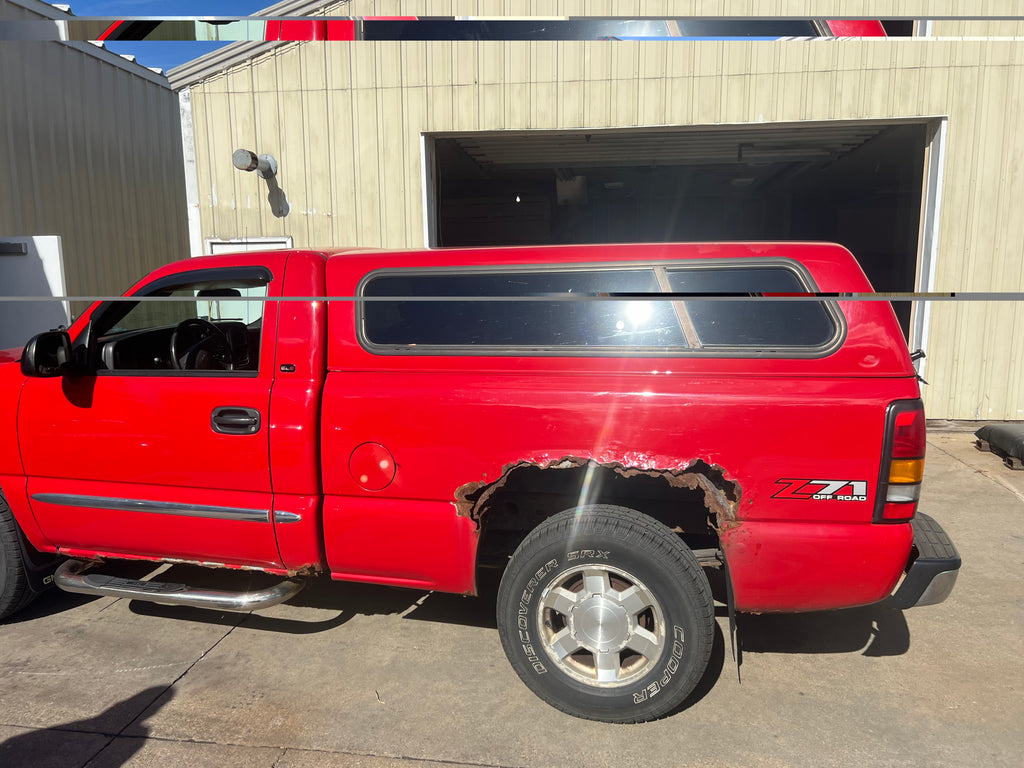 Used Chevy Silverado 1999-2006 6.5' short bed used topper LOCATION: A-1-2 CODE: CNMM0057