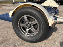 Load image into Gallery viewer, Tow Dolly - Master Tow 80THDEB 80&quot; Electric brakes
