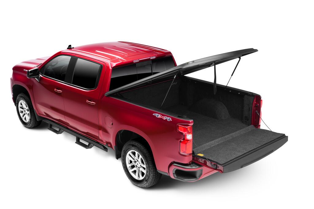 UC_SE_19Chevy-Silverado_03Open-Tailgate_RT.jpg