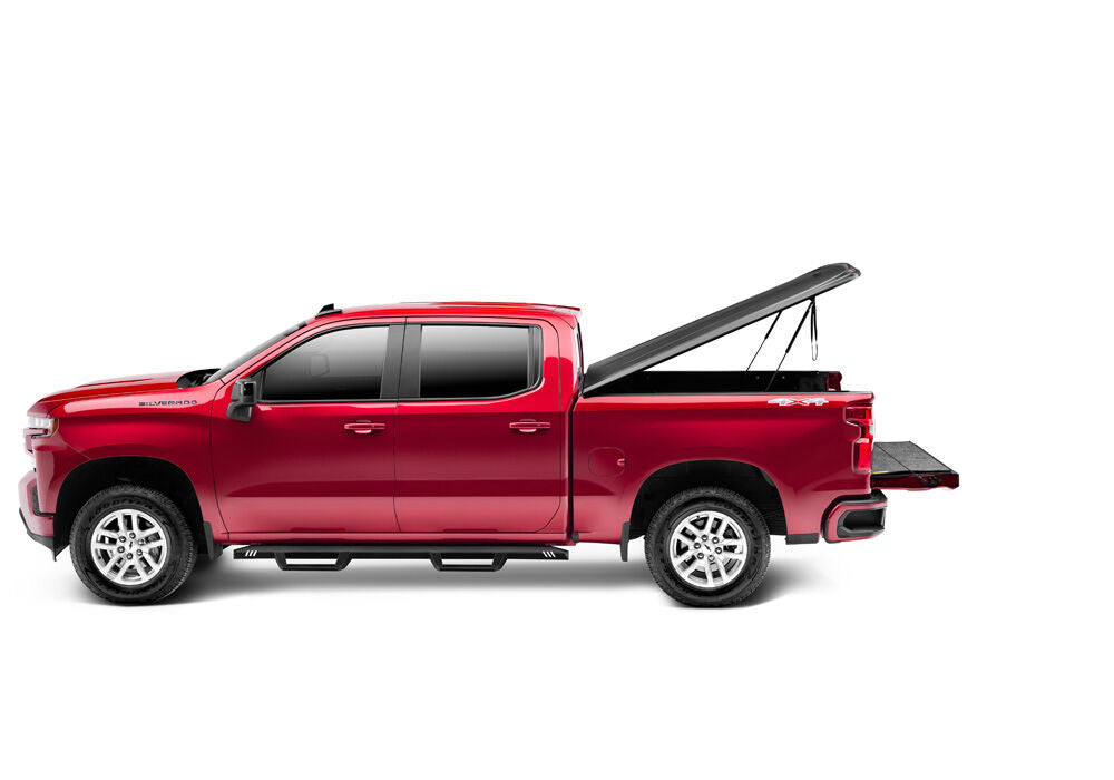 UC_SE_19Chevy-Silverado_Profile_03Open-Tailgate.jpg