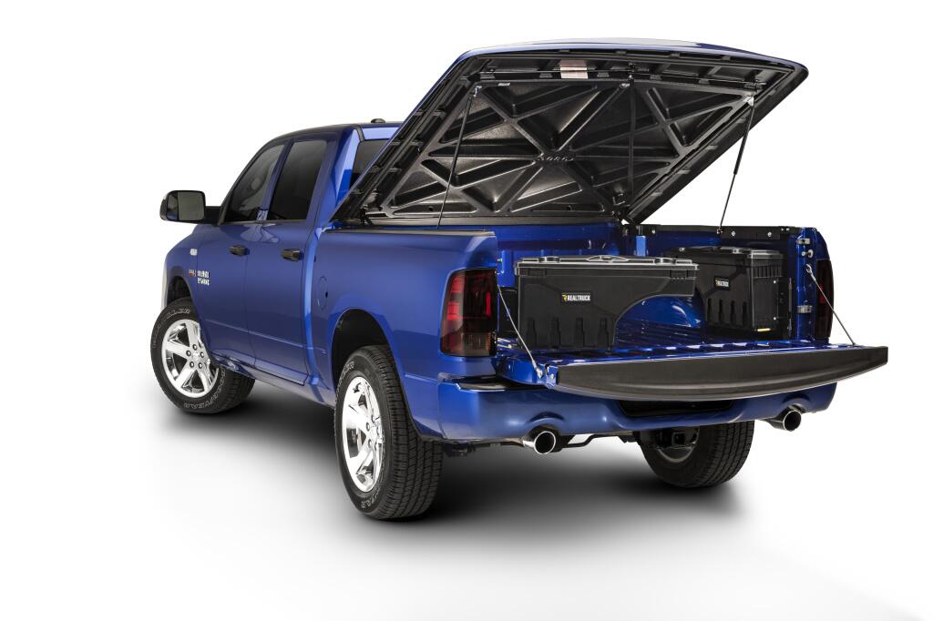 UC_SwingCase_BlueTruck_FullBed01_RT.jpg